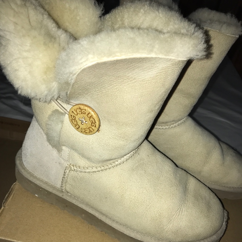Sand Bailey Button UGGs - Picture 1 of 8